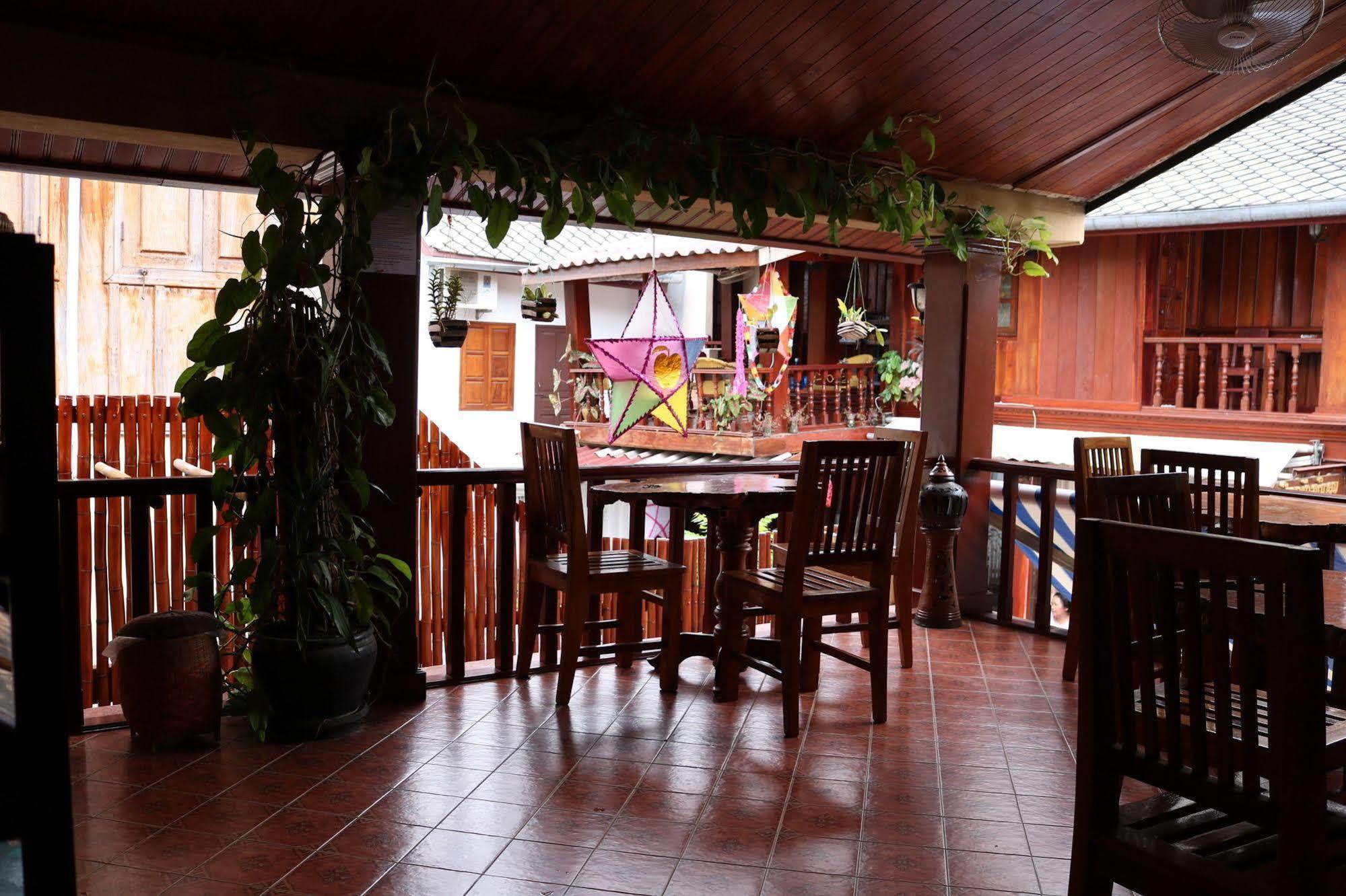 Apple Guesthouse Luang Prabang Esterno foto